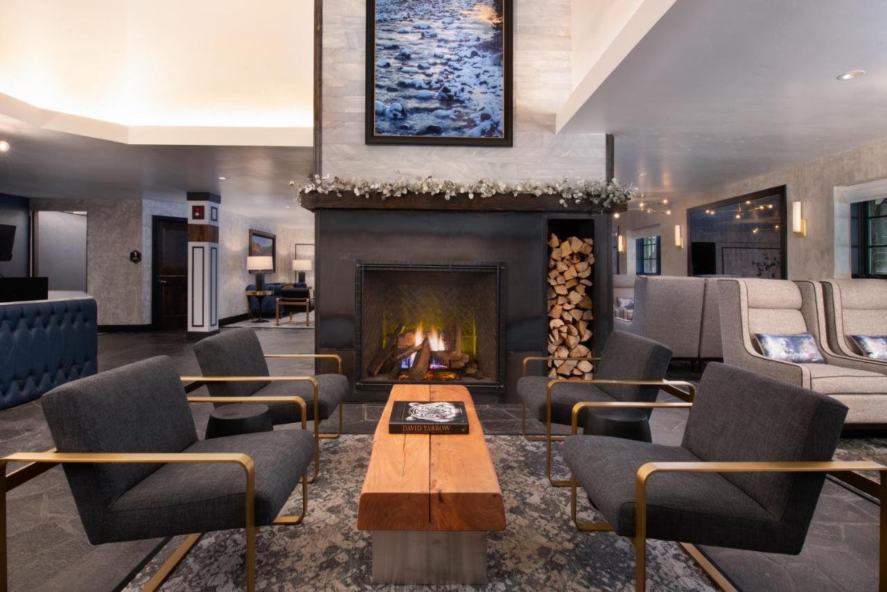Gravity Haus Lodge *