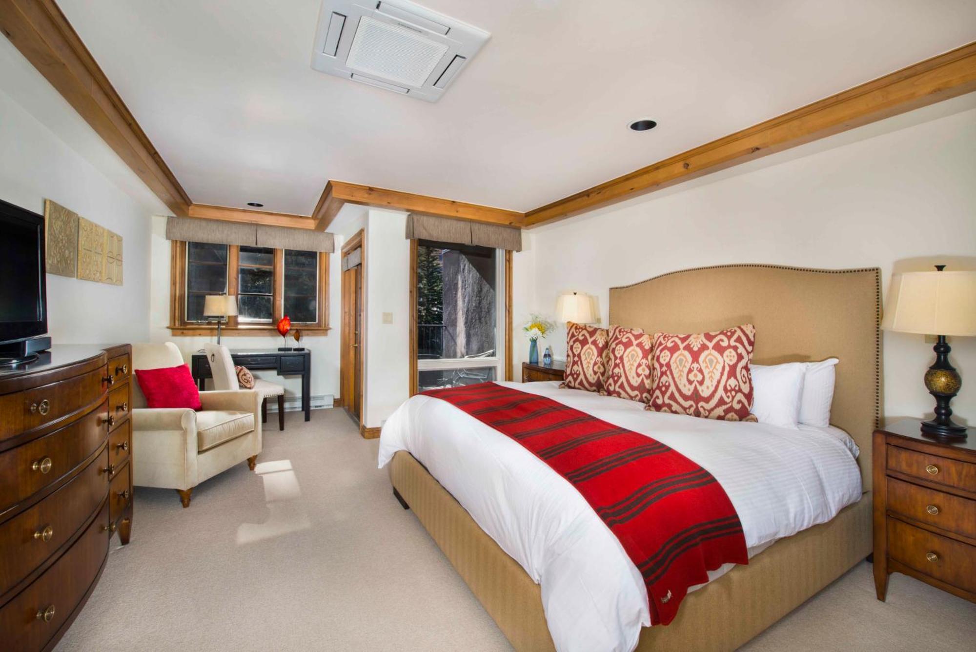 Gravity Haus Lodge